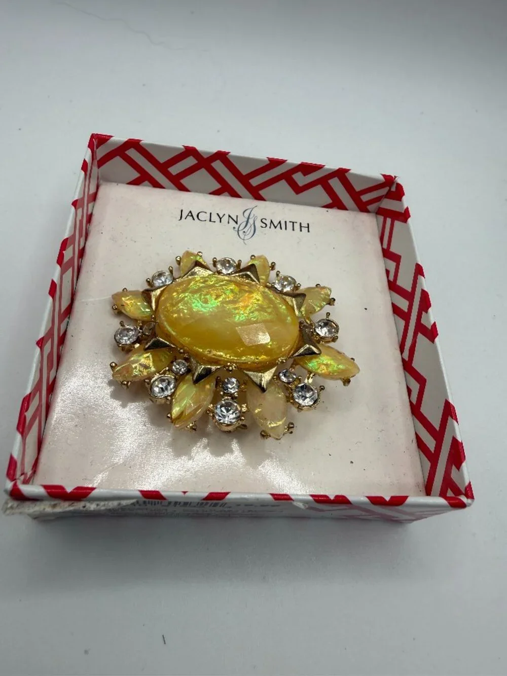 Vintage NIB Jaclyn Smith gold tone flower brooch